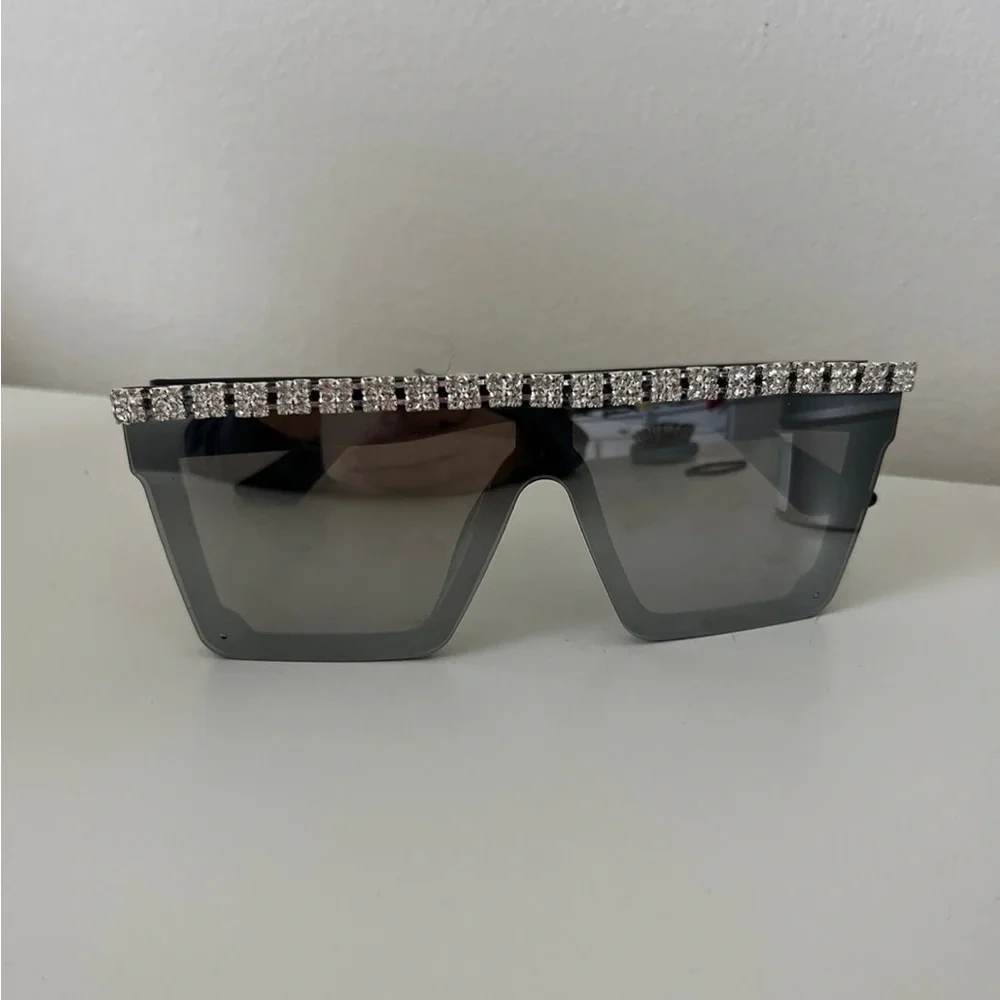 Sparkly sunglasses - Picture 1 of 1